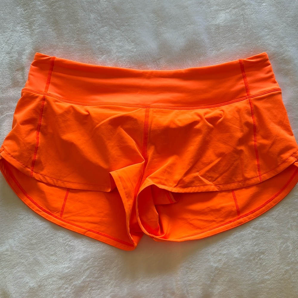 NWOT Lululemon low waisted 2.5” speed up shorts, highlight orange, size 6